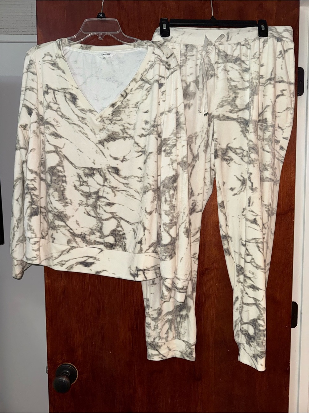 Soma XL Marble Print Velour Lounge Set - Cream & Gray